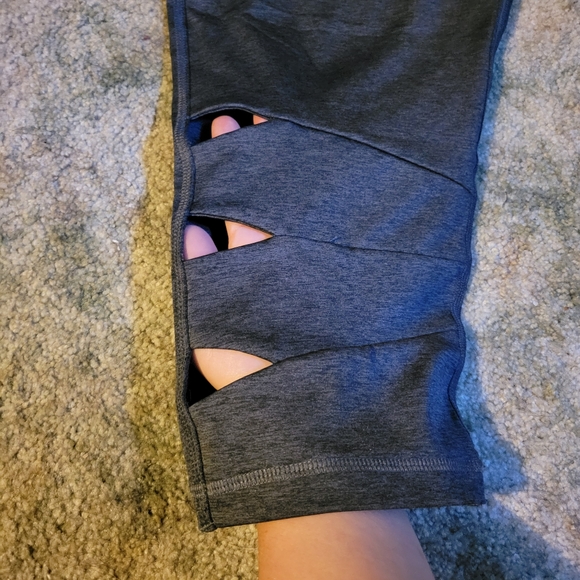 Energy Zone Cutout Leg Yoga Capri Pants - Picture 3 of 4